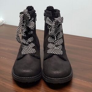 Life Stride Size 7.5 Black Kunis Cozy Ankle Boots